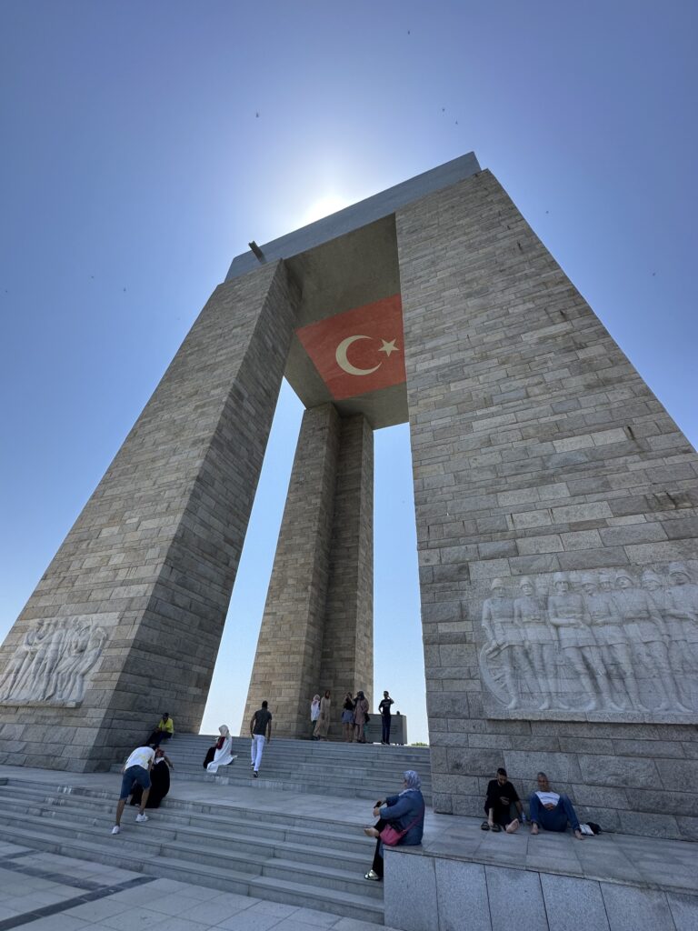 Çanakkale Şehitleri Anıtı ve Harp Müzesi